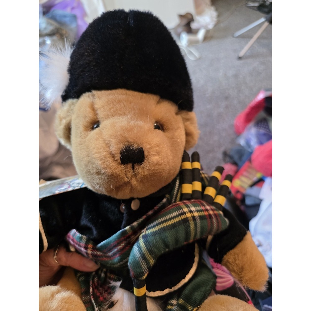 Harrods Queens Guard Bear. New With Hard Tags . With Kilt And Bagpipes